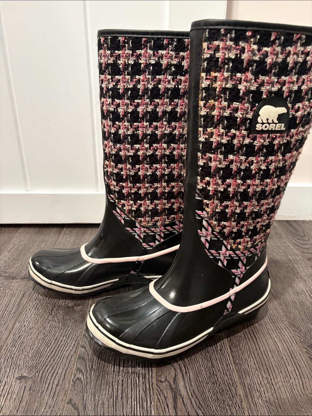 Sorel Women's Black and Pink Houndstooth Waterproof Rain Boots